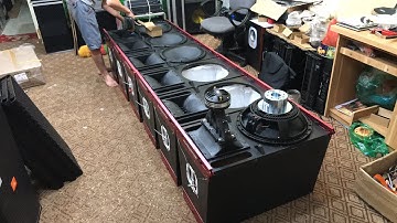 Array 40 thanh ray đỏ nổi bật , từ neo củ RCF rất sáng tiếng . lh 0363553277