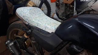 XONDA CB 400. Обтяжка сидения. Экокожа. Close-fitting seat. Faux leather.