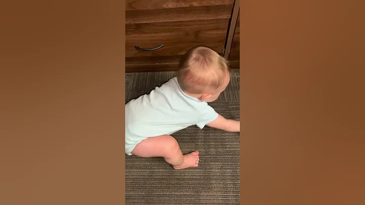 First crawl towards the vans lol  #babyboy #7month...