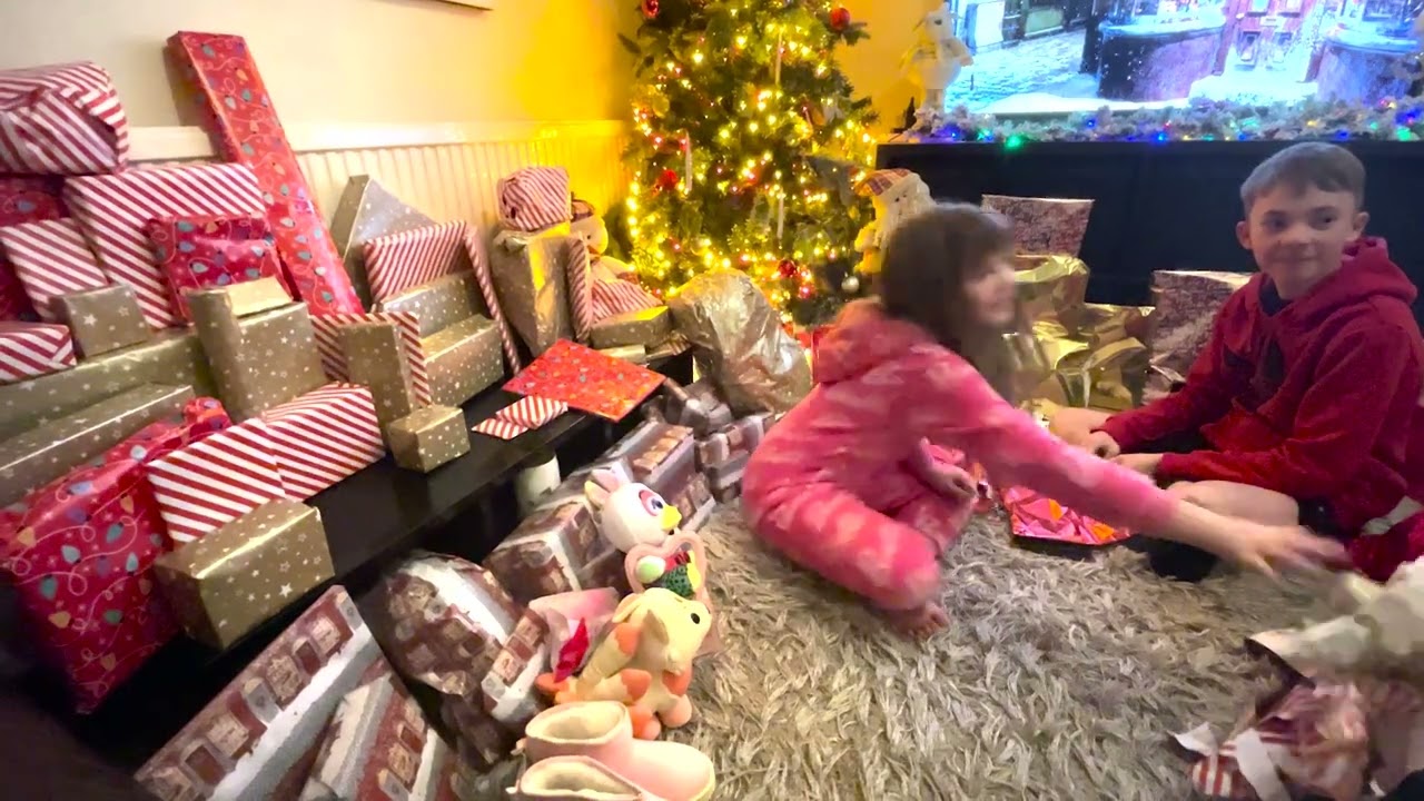 Christmas Morning Opening Presents (1) 25/12/23