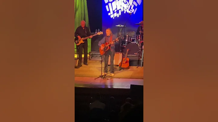 Race Among the Ruins - Gordon Lightfoot (Live in C...