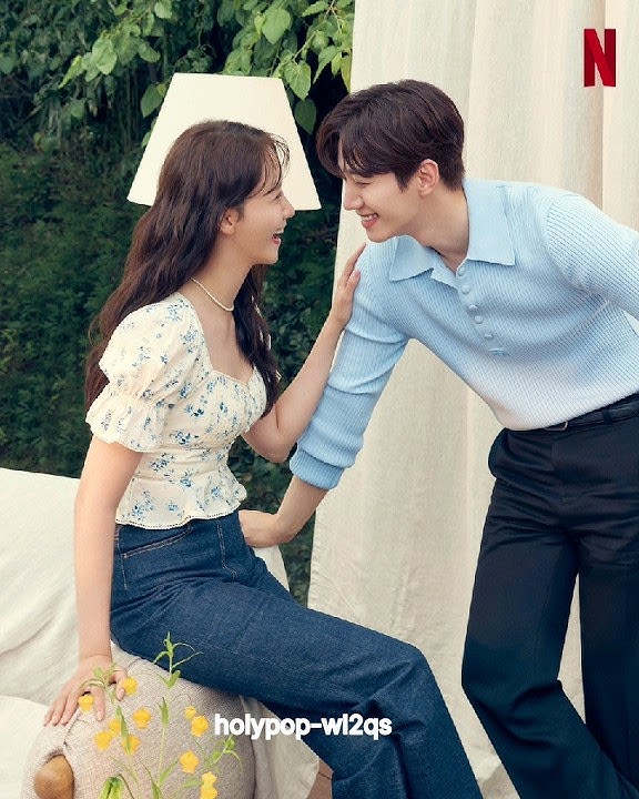 How can we just a close friend? #limyoona #yoona #leejunho #couple #kdrama #kingtheland