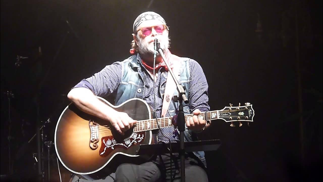 Бг мы пили эту чистую. Гребенщиков все говорят что пить нельзя. Пить нельзя гребенщиков. Бг чай. Все говорят.