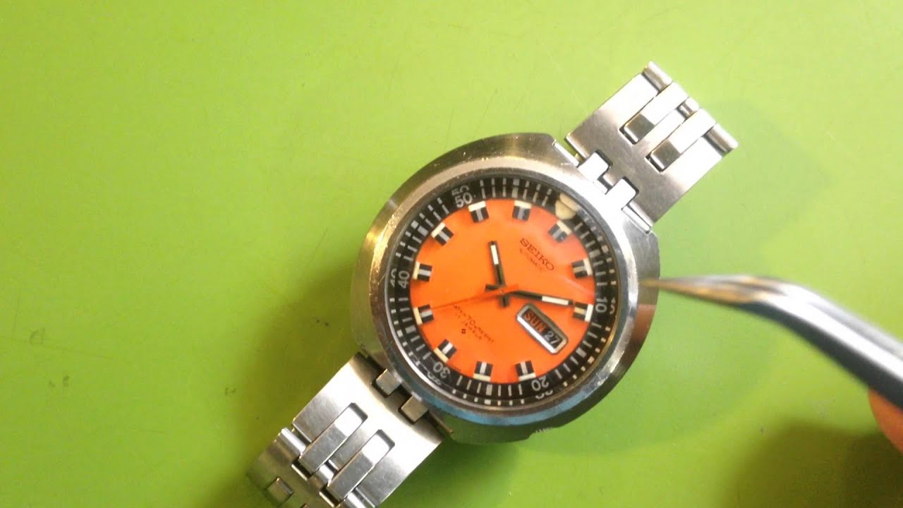 SOLD: Seiko 6106-7107 70m sport diver, UFO surfer watch - YouTube