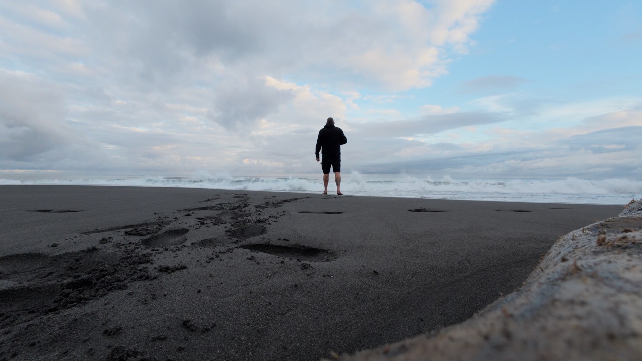 A walk on the beach - Oakura, Taranaki - filmed with DJI Osmo Nano