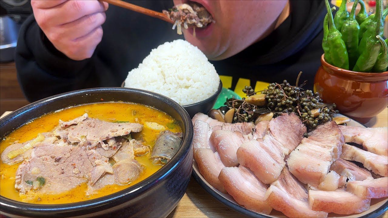 두툼한 보쌈수육 + 고기순대듬뿍순대국밥 미친듯이 먹었습니다. feat 더웅촌