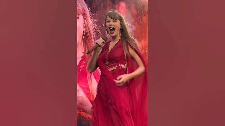 Taylor Swift SURPRISED by Travis Kelce at The Eras Tour #celebrity