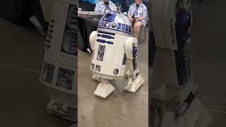 R2 in the house! #starwars #fanexpo #dallas #r2d2 #comiccon #droid #dance #love