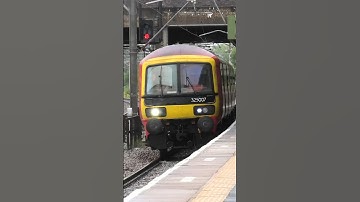 Royal Mail EMU 325 8 car set passing Tamworth with Tones #tones #trains #railways #Royal mail
