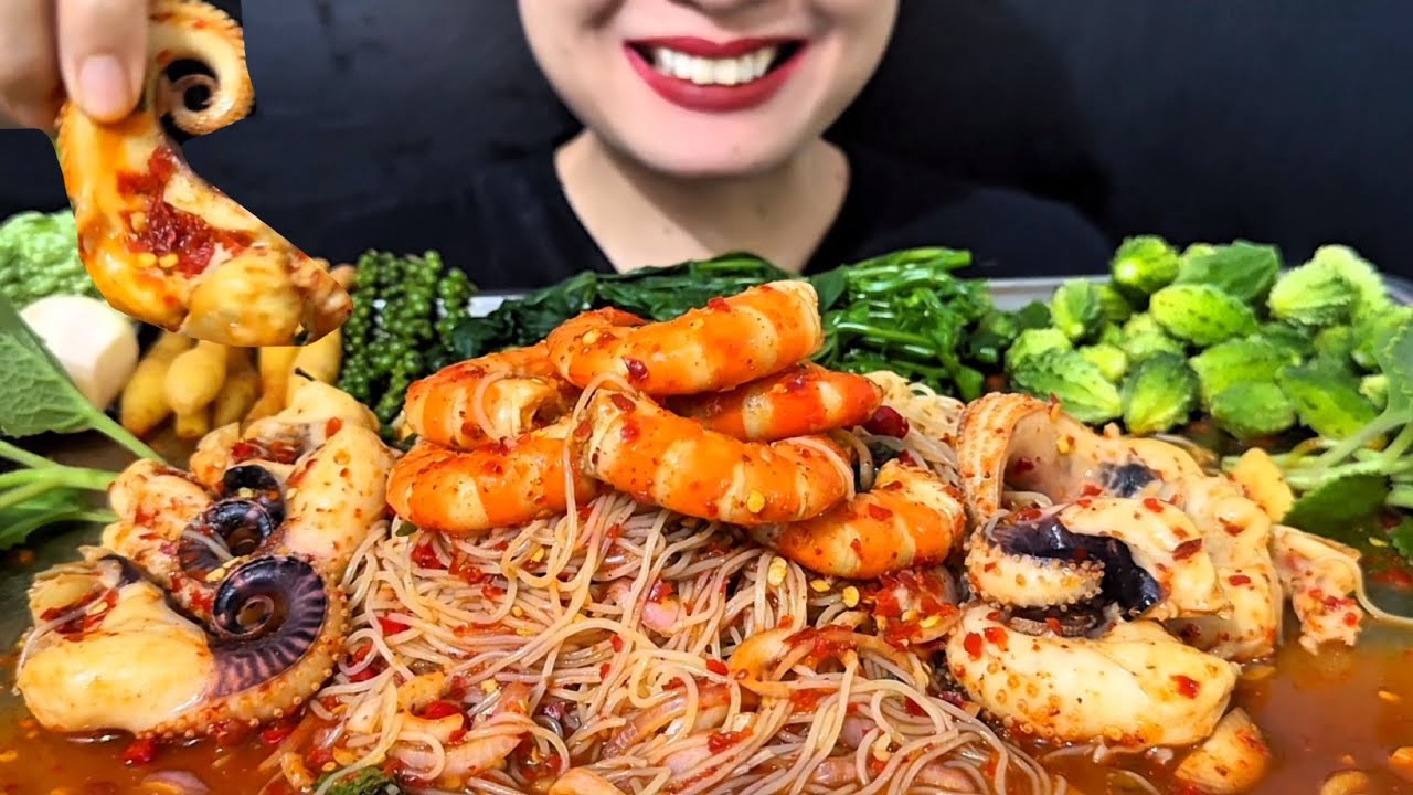 Thaifood ASMR ยำขนมจีน กุ้งสุกหนวดหมึกกรอบๆ รสแซบเผ็ดสะใจ มะระขี้นก Khanom Jeen salad MUKBANG show