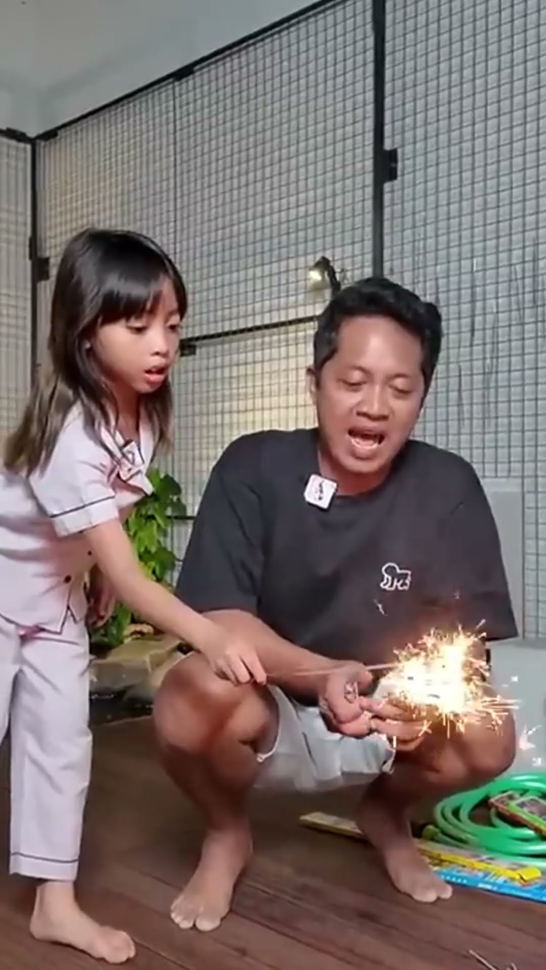 LEIKA MAIN KEMBANG API DI TAHUN BARU 2025  #leika #shorts