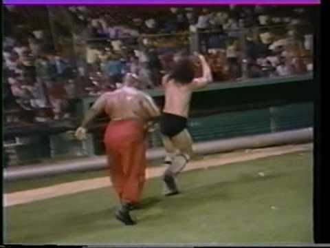 WWC: Carlos Coln & Abdullah The Butcher vs. Bruise...