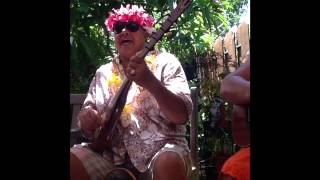 Ukulele Tahiti Bringue À Moorea -1-