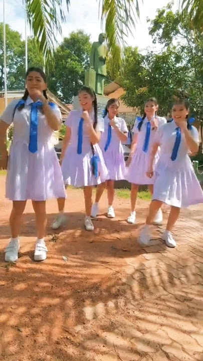 අදුරන්න පුලුවන්ද කව්ද මේ කියලා 🥰💃 Traditional Sri Lankan School Girls Dance Performance | #dance