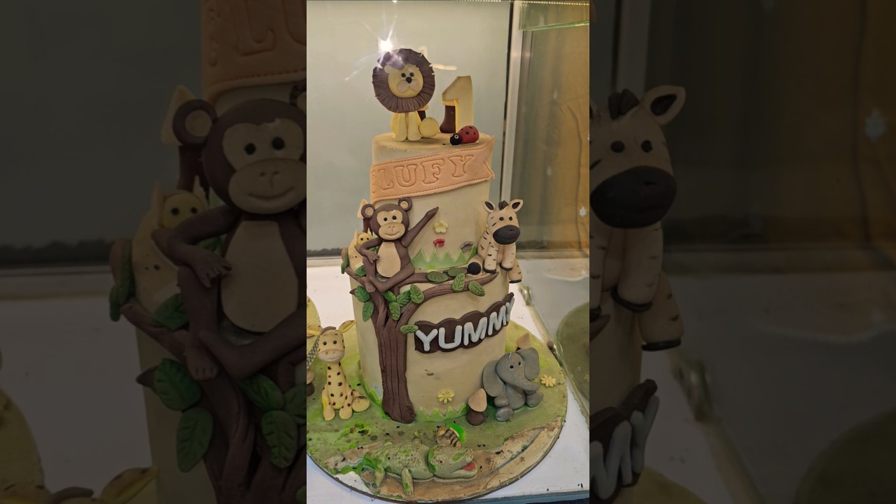 Birthday cake decoration #cake #cakedecorating #cakedesign #shorts #ytshorts #sarikakipaakshala #yt