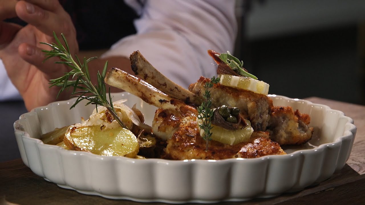 Koteletts braten und Schnippelbohnen in Sahne zubereiten - Rezept