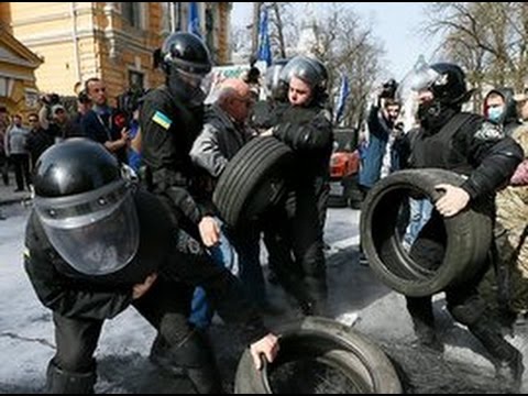 В Киеве митинг протеста перерос в стычки с полицией 2016 СЕГОДНЯ В Киеве митинг протеста перерос в стычки с полицией 2016 СЕГОДНЯ