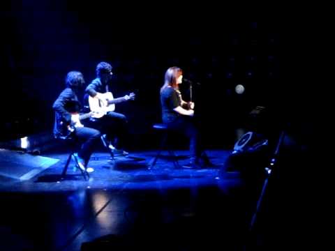 Kelly Clarkson - Behind These Hazel Eyes (Live)