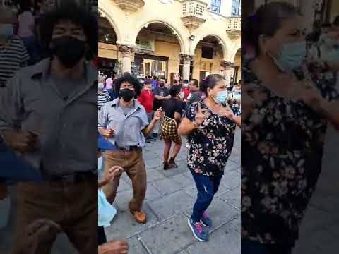 El Peluche y Dorita Dance