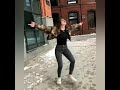 Девушка танцуют-Не пускайте мне снова танцевать💃💃💃.