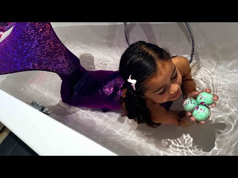 Video: De Kleine Zeemeermin!: Eva Kanchelskis Flitste Haar Vormen In Een Prachtig Badpak In Het Zwembad Bij Het Landhuis
