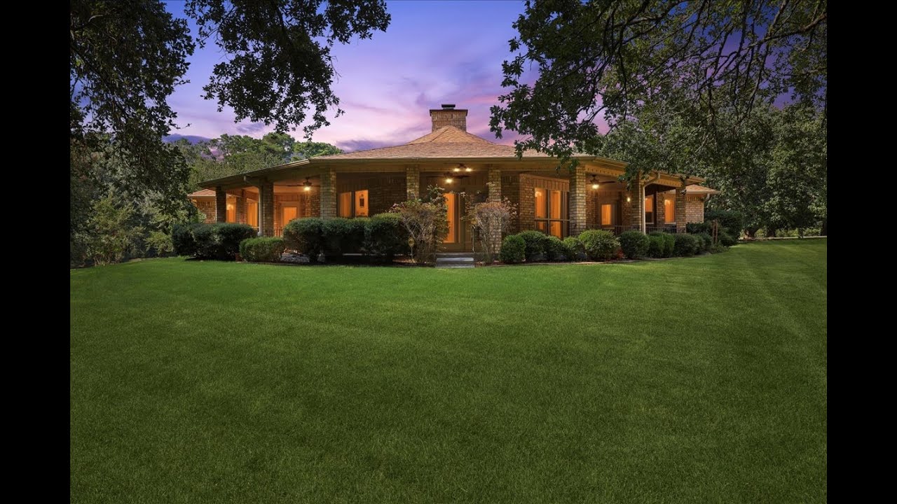 Sam Rayburn Inn Home For Sale on Rayburn Resort at Sam Rayburn - YouTube