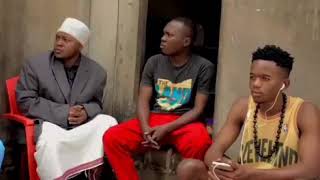 Baba mwenye nyumba taka kuwatia wapangaji wake tazama