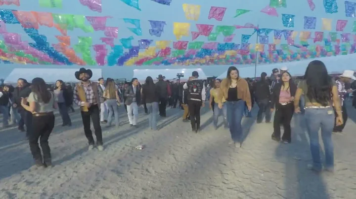 Y asi se bailan las Chilenas en Santa Maria CA con...