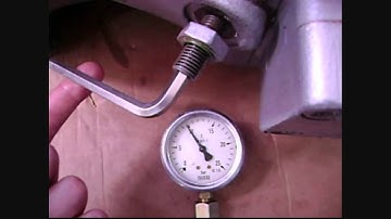 Bent-axis motors - using displacement limiters for control threshold adjustment