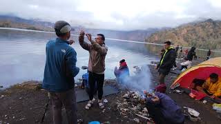 Download Lagu SLEEP,EAT,MANCING di Danau Segara Anak Gunung rinjani MP3
