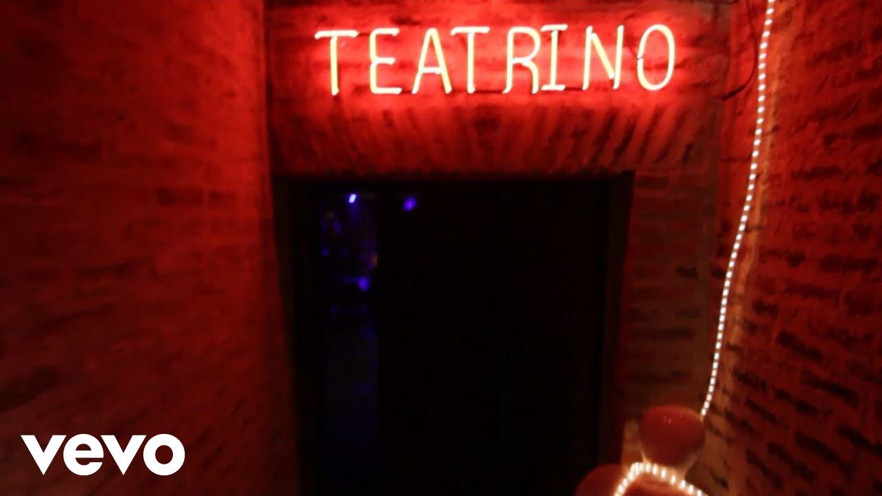 Vane Ruth - Bailar bajo la lluvia - YouTube