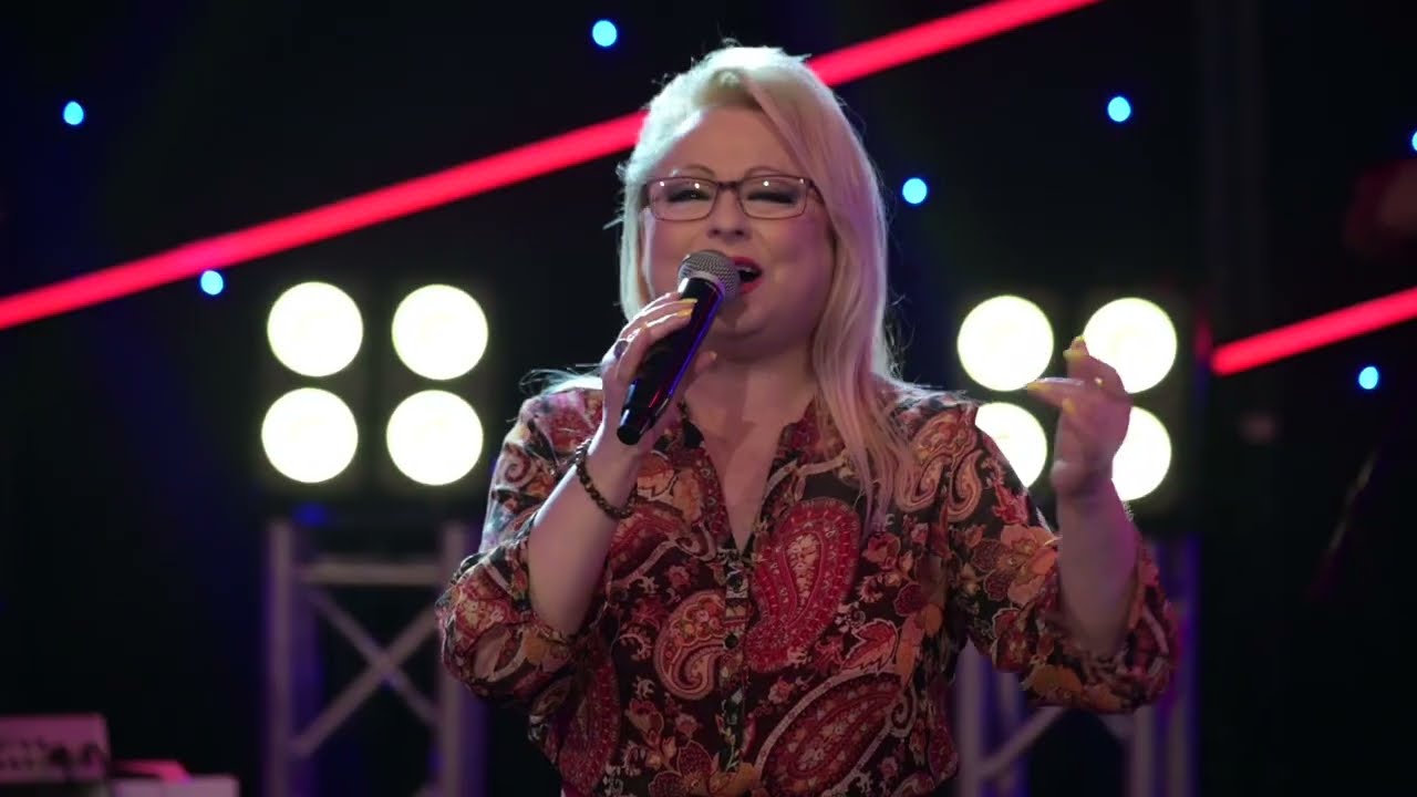 Suzana Spasovska i Grupa Molika - Aj Gjorusice crno oko (Art Studio Production TV Show)