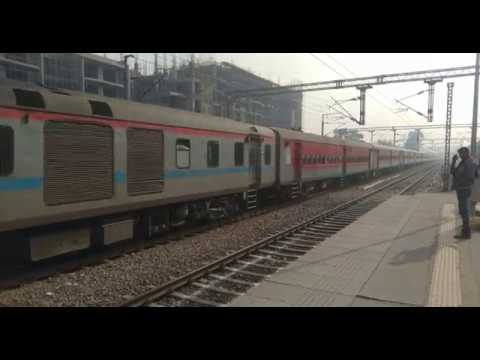12397/Mahabodhi Express (PT) Hauled By WAP-4/22615/KANPUR Locomotive ...