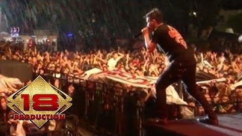 Five Minutes - Menunggumu   (Live Konser Sekayu Sumsel)