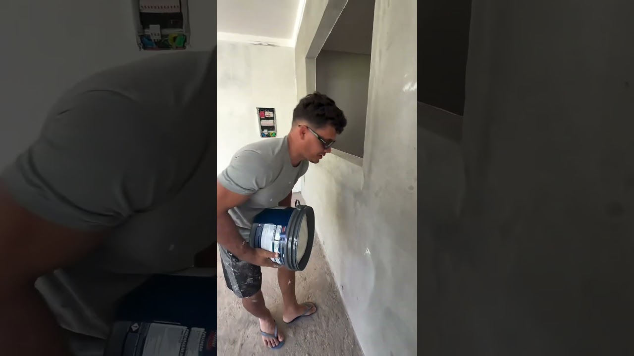 This Bucket Plaster Hack Is Pure Genius! 🤯🪣 #construction #plastering #drywall