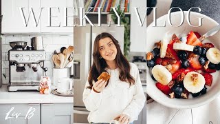Chatty Vlog | Breville coffee update, reading, baking & cooking all week!
Welcome to a long & chatty weekly vlog! Grab a cup of coffee and come hang out :)
My Breville unboxing video: https://www.youtube.com/watch?v=P9rWVWevACI
MY COOKBOOK:
Indigo (Canada): https://www.chapters.indigo.ca/en-ca/books/liv-bs-easy-everyday-100/9780778806790-item.html?ref=isbn-search#internal=1
Amazon (Canada): https://www.amazon.ca/Liv-Bs-Easy-Everyday-5-Ingredient/dp/0778806790/ref=sr_1_1?dchild=1&keywords=liv+b+easy+everyday&qid=1610378046&sr=8-1
Amazon (US): https://www.amazon.com/dp/0778806790
Barnes & Noble (US): https://www.barnesandnoble.com/w/liv-bs-easy-everyday-olivia-biermann/1137898256?ean=9780778806790
SOCIAL:
instagram: https://instagram.com/itslivb
tik tok: https://www.tiktok.com/@its.livb?lang=en
blog: https://itslivb.com
CAMERA:
canon 80D, canon 5D mk4 & canon m50
FTC:
not sponsored Chatty Vlog | Breville coffee update, reading, baking & cooking all week!