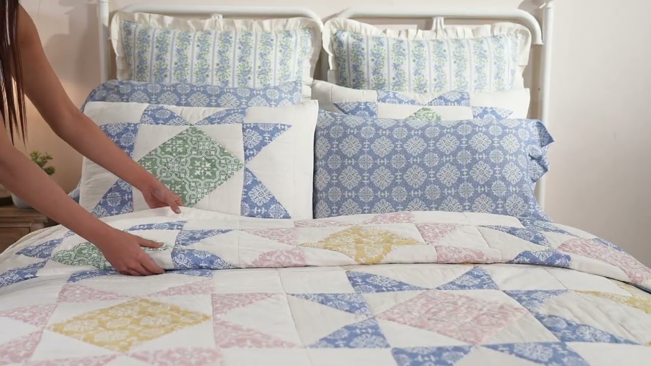 Pastel Star Patchwork Quilt Cottage Farmhouse Bedding w/ Reversible Floral Design and Vintage Charm