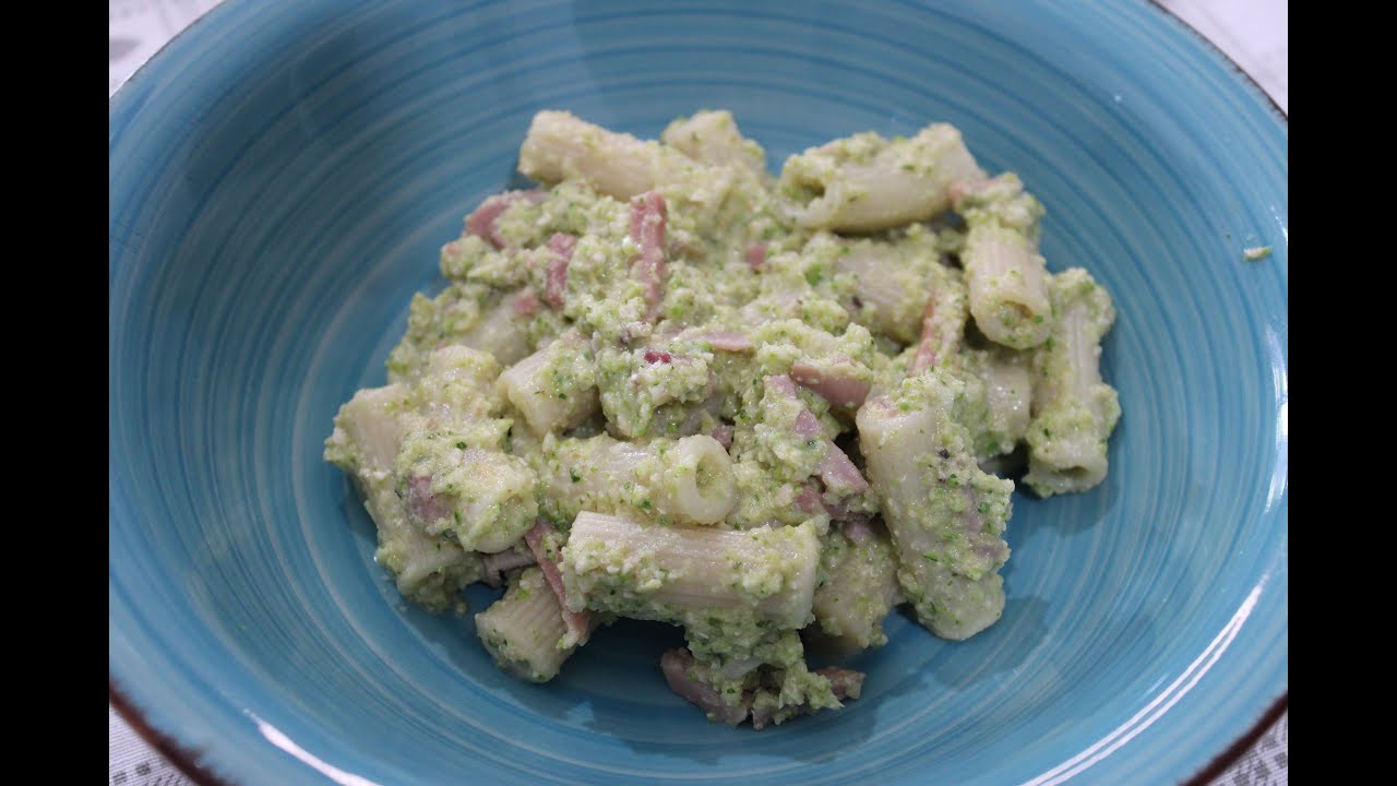 PASTA CON CREMA DI ZUCCHINE SPECK E NOCI - YouTube