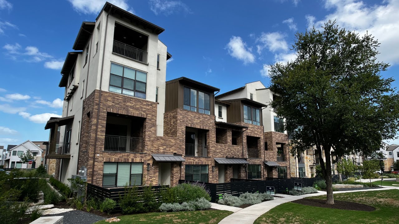 RARE TOUR OF A 4000+ SQFT Luxury Austin Townhome | Austin Townhome Tour