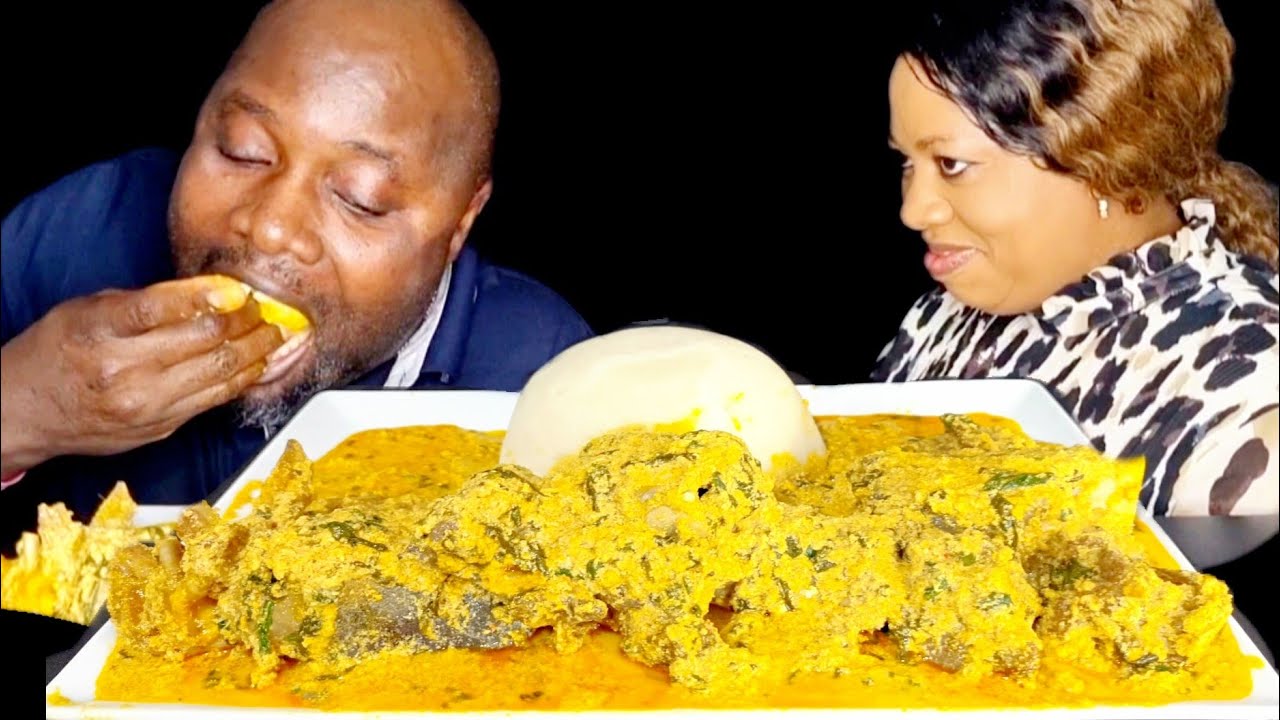 TRADITIONALLY KNEELING TO SERVE MY HUSBAND| EPIC REACTION |Asmr mukbang egusi soup and fufu