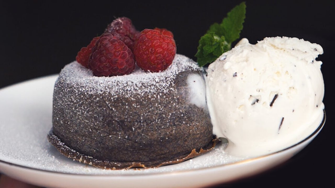 LAVA CAKE🌋 - walentynkowy deser z płynną czekoladą w 15 minut