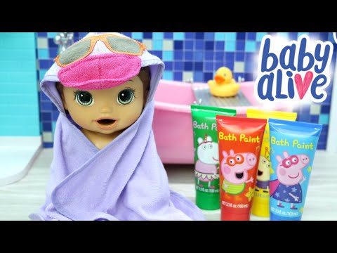 BABY ALIVE LAURINHA TOMANDO BANHO COM TINTAS COLORIDAS DE BANHO