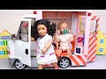 Doll gets help from the ambulance doctor! Play Dolls medical story