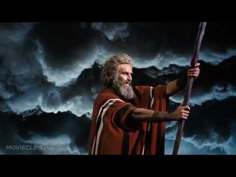 ሊቀ ነቢያት ሙሴ ሕዝቡን ባሕር ከፍሎ ሲያሻግር