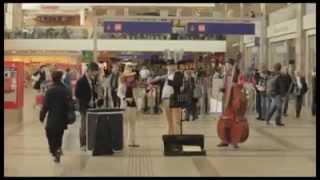 Flashmob De Carmina Burana En La Estación Ferroviaria De Vienna Hd