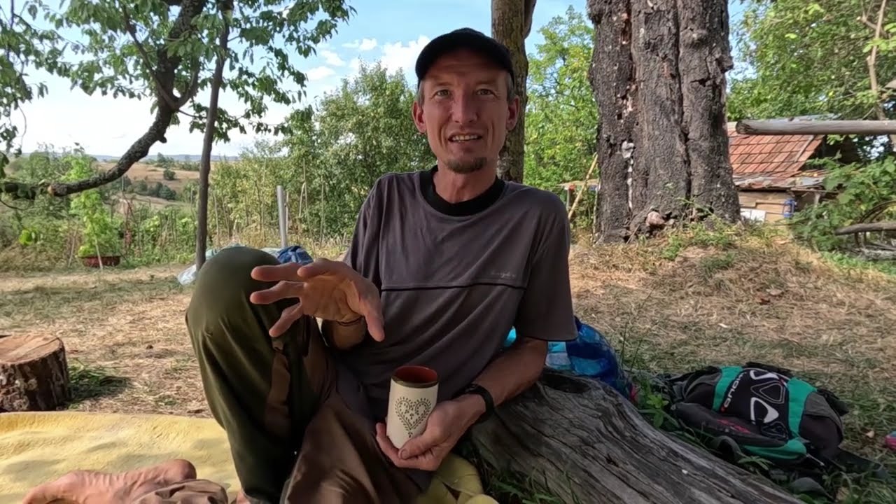 De ce a ales acest tanar Ceh sa traiasca izolat la marginea padurii in Romania