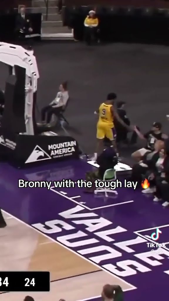 Bronny with the tough lay ? #hoodnews #bronnyjames #princejames #gleague #omg #layup #basketball