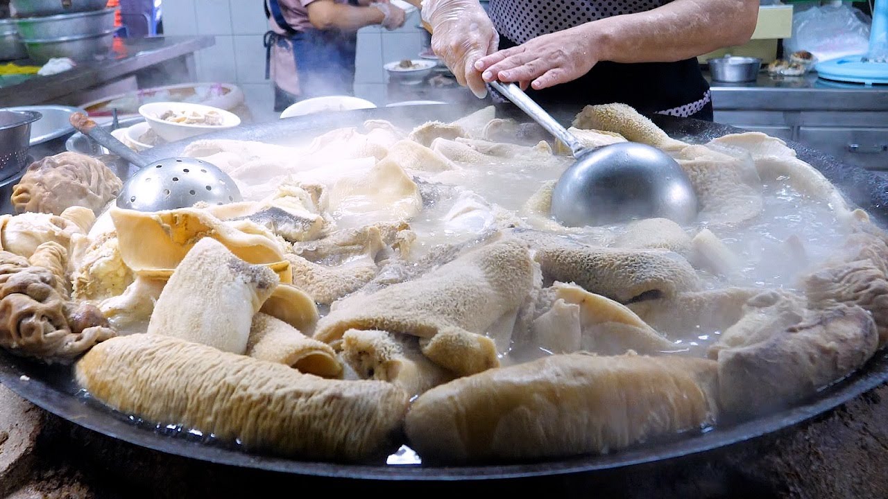 Суп из говяжьих субпродуктов, куриный брикет, тайваньская традиционная лапша