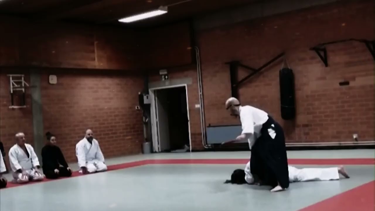 Kotegeashi met een mes in Aikido