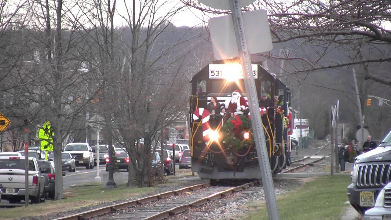 HD: Conrail Santa Train 2014 - Santa Arriving in J
